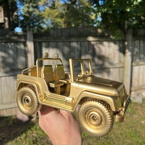 Elegant Gold Classic Jeep Figurine